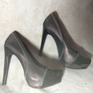 Jessica Simpson size 8 Black & Metallic Stiletto heels